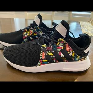 Adidas Athletic Shoe. Women/youth size 6.5